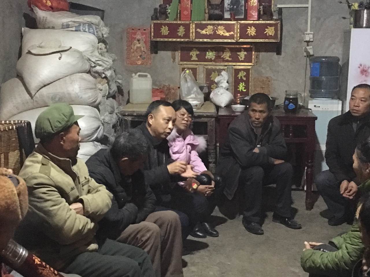 吴军检察长到阿兴村冗西湾组宣讲党的十九大精神2.jpg